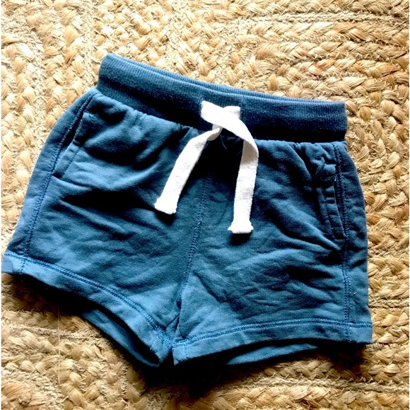 Organic Little Co Shorts - Picture 2 of 4